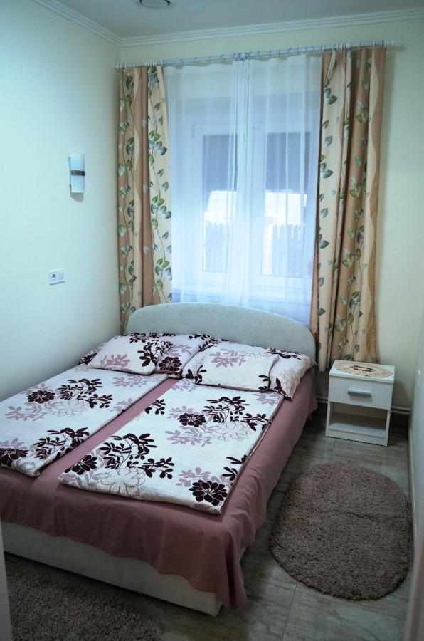 Henrietta - Violetta Apartman Hajdúszoboszló Eksteriør billede