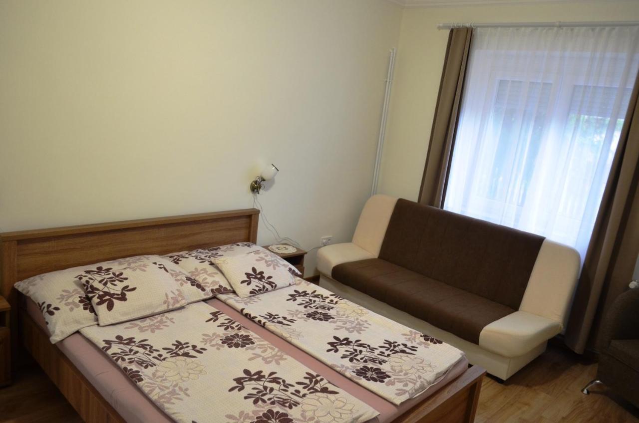 Henrietta - Violetta Apartman Hajdúszoboszló Eksteriør billede